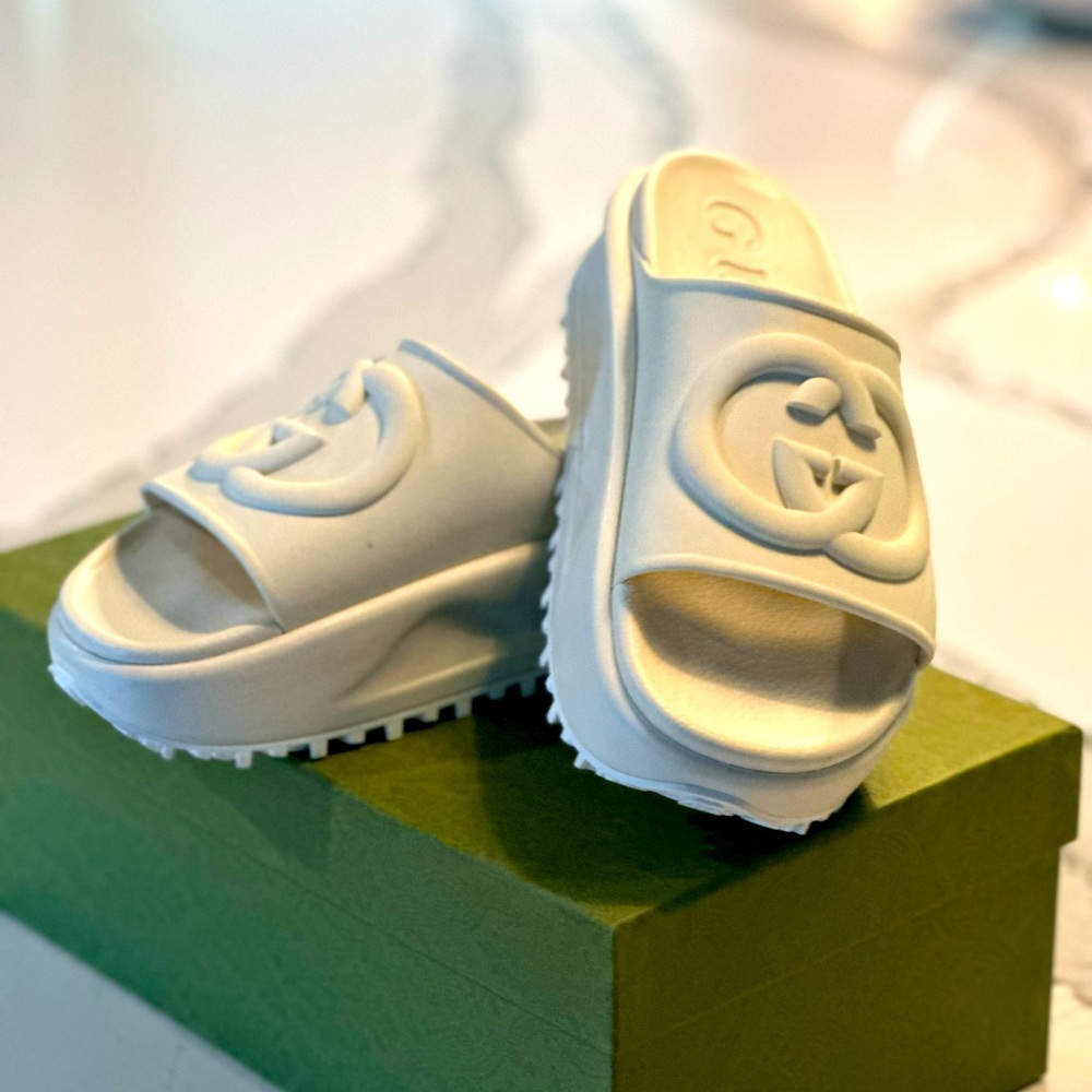 Fabulous Gucci Interlocking G Platform Slide, Off… - image 1